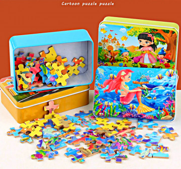 FÁBÓL KÉSZÜLT PUZZLE 60 DARAB FÉM DOBOZBAN ŰR